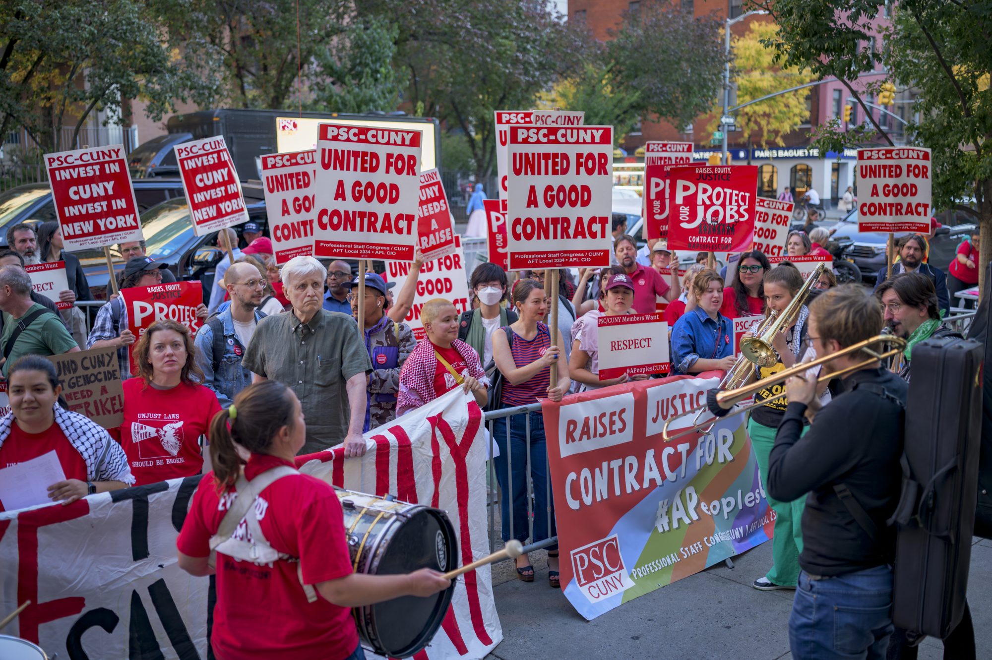 Hundreds of CUNY faculty and staff, students, and labor allies chanted “Real Raises! Job Security! Contract Now!” during the blockade. (Photo by Erik McGregor)